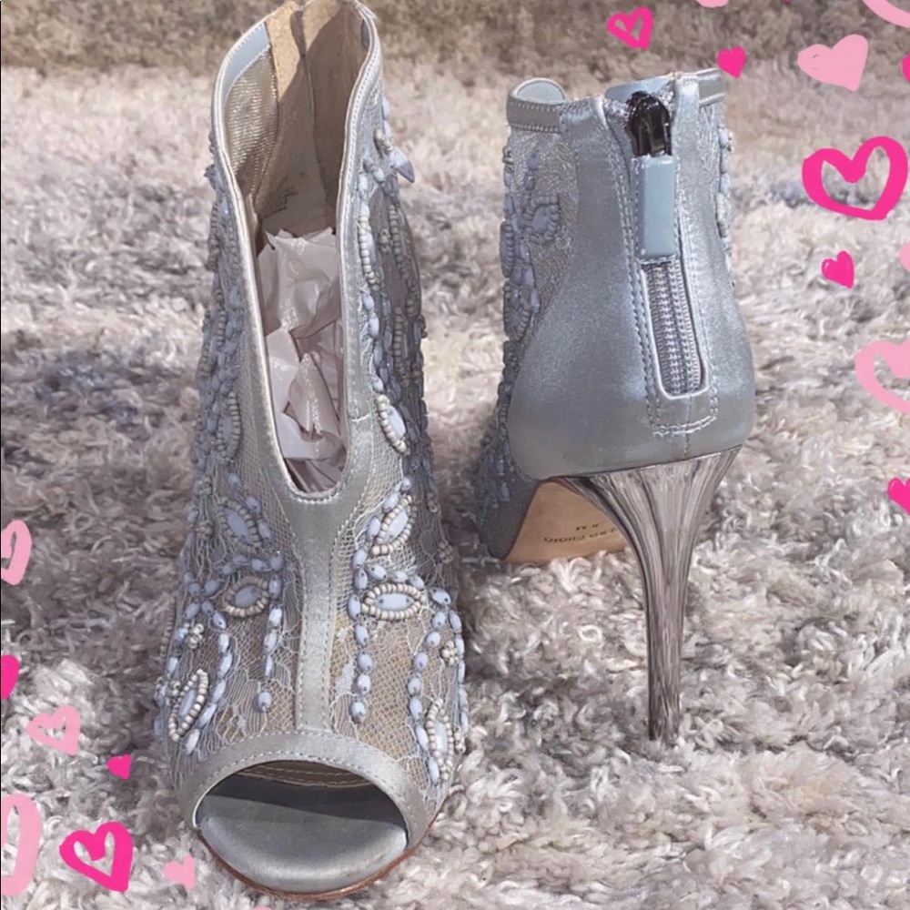 Vero cuoio high heel shoes.